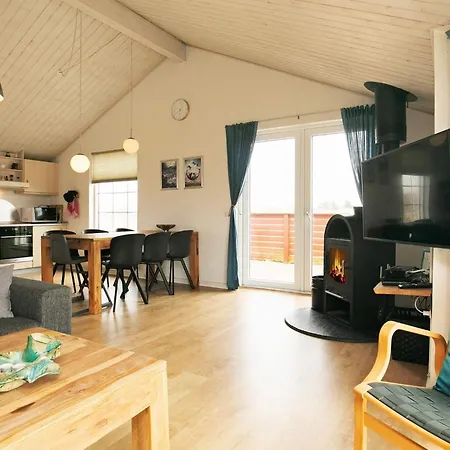 8 Person In Lokken-by Traum *