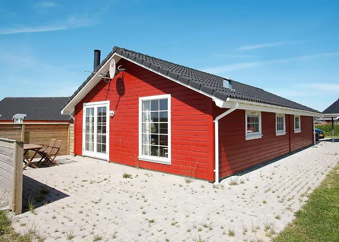 8 Person In Lokken-by Traum *