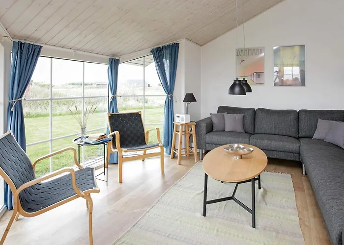 8 Person In Lokken-by Traum *