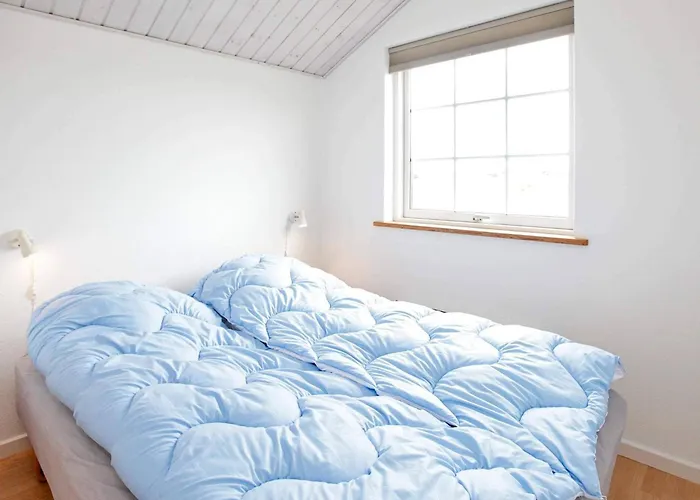 8 Person In Lokken-by Traum *